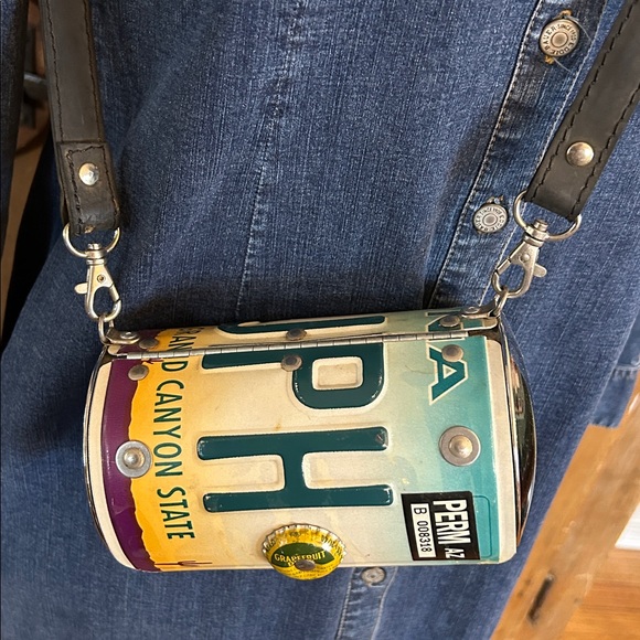 VINTAGE Arizona License Plate Crossbody Bag - Picture 2 of 9